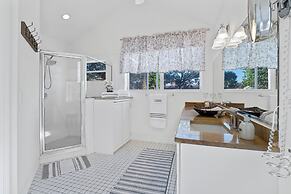 Luxury Heated Pool Home on Saltwater Canal w Tiki