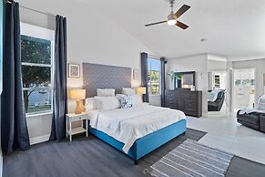 Luxury Heated Pool Home on Saltwater Canal w Tiki