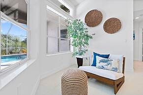 Luxury Heated Pool Home on Saltwater Canal w Tiki