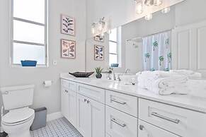 Luxury Heated Pool Home on Saltwater Canal w Tiki