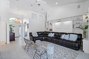 Luxury Heated Pool Home on Saltwater Canal w Tiki