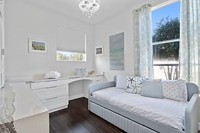 Luxury Heated Pool Home on Saltwater Canal w Tiki