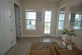 Beach Front 5 bed 4 Bath Luxury House Hot Tub Fenced Yard Pets Welcome