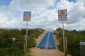 Beach Front 5 bed 4 Bath Luxury House Hot Tub Fenced Yard Pets Welcome