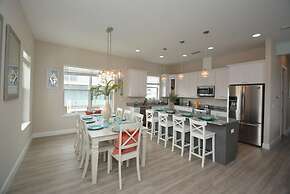 Beach Front 5 bed 4 Bath Luxury House Hot Tub Fenced Yard Pets Welcome