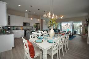 Beach Front 5 bed 4 Bath Luxury House Hot Tub Fenced Yard Pets Welcome