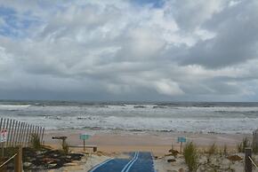 Beach Front 5 bed 4 Bath Luxury House Hot Tub Fenced Yard Pets Welcome