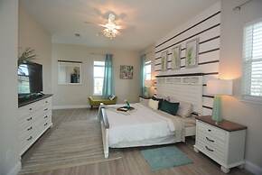 Beach Front 5 bed 4 Bath Luxury House Hot Tub Fenced Yard Pets Welcome