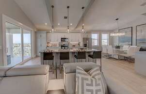 Villa Nautilus Steps Away From the Beach - New Lux 3 Story Pool Hot Tu