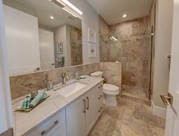 Villa Nautilus Steps Away From the Beach - New Lux 3 Story Pool Hot Tu