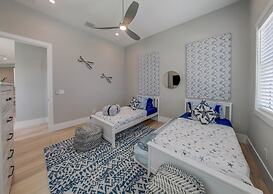 Villa Nautilus Steps Away From the Beach - New Lux 3 Story Pool Hot Tu