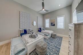 Villa Nautilus Steps Away From the Beach - New Lux 3 Story Pool Hot Tu