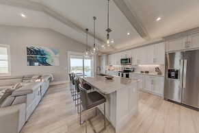 Villa Nautilus Steps Away From the Beach - New Lux 3 Story Pool Hot Tu