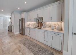 Villa Nautilus Steps Away From the Beach - New Lux 3 Story Pool Hot Tu