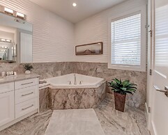 Villa Nautilus Steps Away From the Beach - New Lux 3 Story Pool Hot Tu