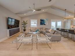 Villa Nautilus Steps Away From the Beach - New Lux 3 Story Pool Hot Tu