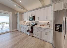 Villa Nautilus Steps Away From the Beach - New Lux 3 Story Pool Hot Tu