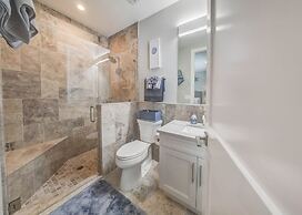 Villa Nautilus Steps Away From the Beach - New Lux 3 Story Pool Hot Tu