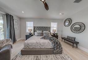 Villa Nautilus Steps Away From the Beach - New Lux 3 Story Pool Hot Tu