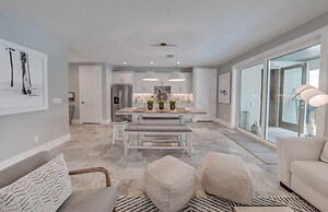 Villa Nautilus Steps Away From the Beach - New Lux 3 Story Pool Hot Tu