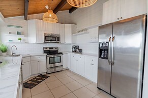 Pelican Beach Private Ocean Front Beach House- Sleeps 10 Bring Your Su