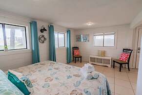 Pelican Beach Private Ocean Front Beach House- Sleeps 10 Bring Your Su