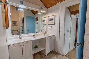 Pelican Beach Private Ocean Front Beach House- Sleeps 10 Bring Your Su