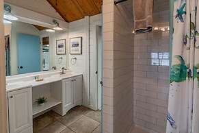 Pelican Beach Private Ocean Front Beach House- Sleeps 10 Bring Your Su