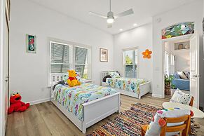 Perfect Beach House 2min Walk With Heated Pool and Hot Tub 4 bed 3 Bat