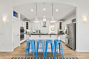 Perfect Beach House 2min Walk With Heated Pool and Hot Tub 4 bed 3 Bat