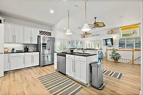 Perfect Beach House 2min Walk With Heated Pool and Hot Tub 4 bed 3 Bat