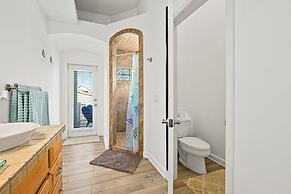 Perfect Beach House 2min Walk With Heated Pool and Hot Tub 4 bed 3 Bat