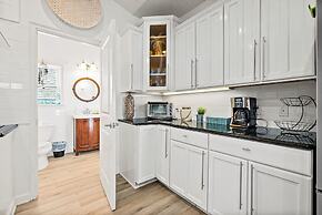 Perfect Beach House 2min Walk With Heated Pool and Hot Tub 4 bed 3 Bat