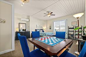 Perfect Beach House 2min Walk With Heated Pool and Hot Tub 4 bed 3 Bat