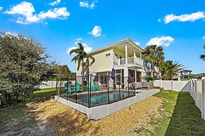 Perfect Beach House 2min Walk With Heated Pool and Hot Tub 4 bed 3 Bat