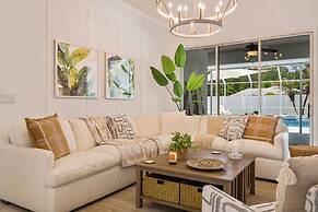 Villa LAS Palmas Beautiful Fenced-in Pool Home With Spa- Sleeps 8