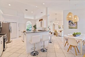 Villa LAS Palmas Beautiful Fenced-in Pool Home With Spa- Sleeps 8