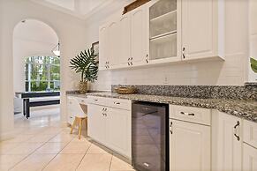 Villa LAS Palmas Beautiful Fenced-in Pool Home With Spa- Sleeps 8