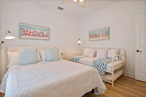 Villa LAS Palmas Beautiful Fenced-in Pool Home With Spa- Sleeps 8