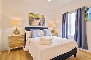 Villa LAS Palmas Beautiful Fenced-in Pool Home With Spa- Sleeps 8