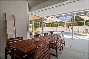 Villa LAS Palmas Beautiful Fenced-in Pool Home With Spa- Sleeps 8