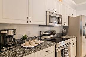 Villa LAS Palmas Beautiful Fenced-in Pool Home With Spa- Sleeps 8