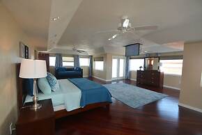 Just Beachy A Luxury Retreat Sleeps 12 3 Levels With Elevator- Perfect