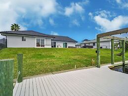 Waterside Pool Paradise