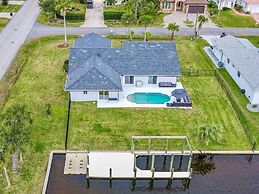 Waterside Pool Paradise