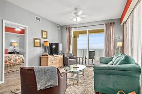 Oceanview Top-floor Penthouse in Surf Club Beach Pool Access