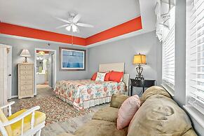 Oceanview Top-floor Penthouse in Surf Club Beach Pool Access