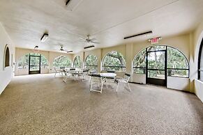Oceanview Top-floor Penthouse in Surf Club Beach Pool Access