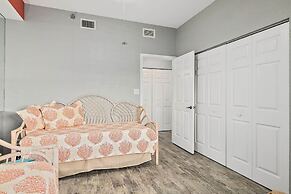 Oceanview Top-floor Penthouse in Surf Club Beach Pool Access