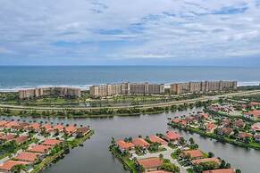 Oceanview Top-floor Penthouse in Surf Club Beach Pool Access